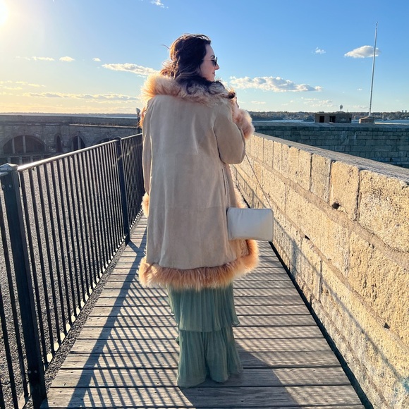 Meet your Posher, Lauren! - Picture 1 of 1